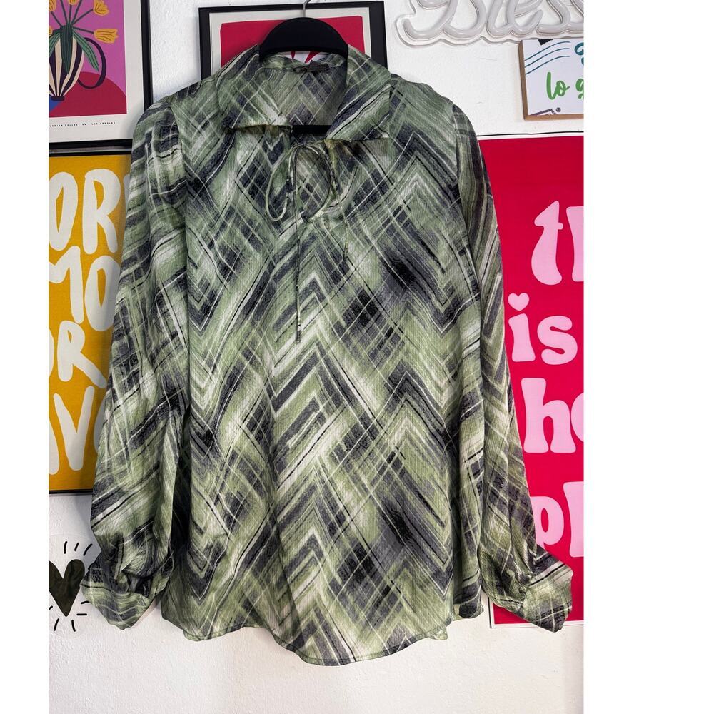 Vince Camuto Women’s Sheer‎ Blouse Green Geometric Print Long Sleeve Size XS